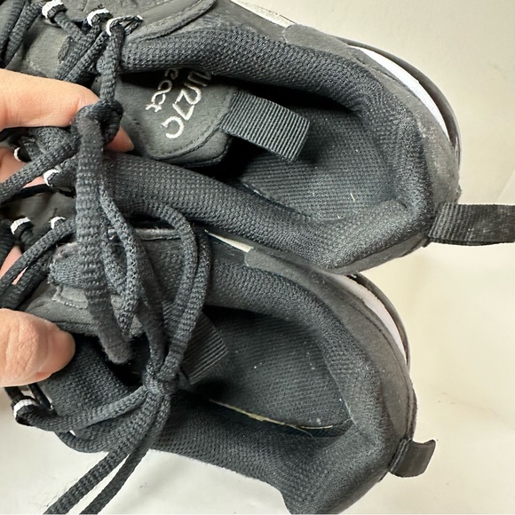 Nike Air Max 270 React Sneaker, Black and White, Size: US 7Y = 25 cm = women US - Picture 7 of 10